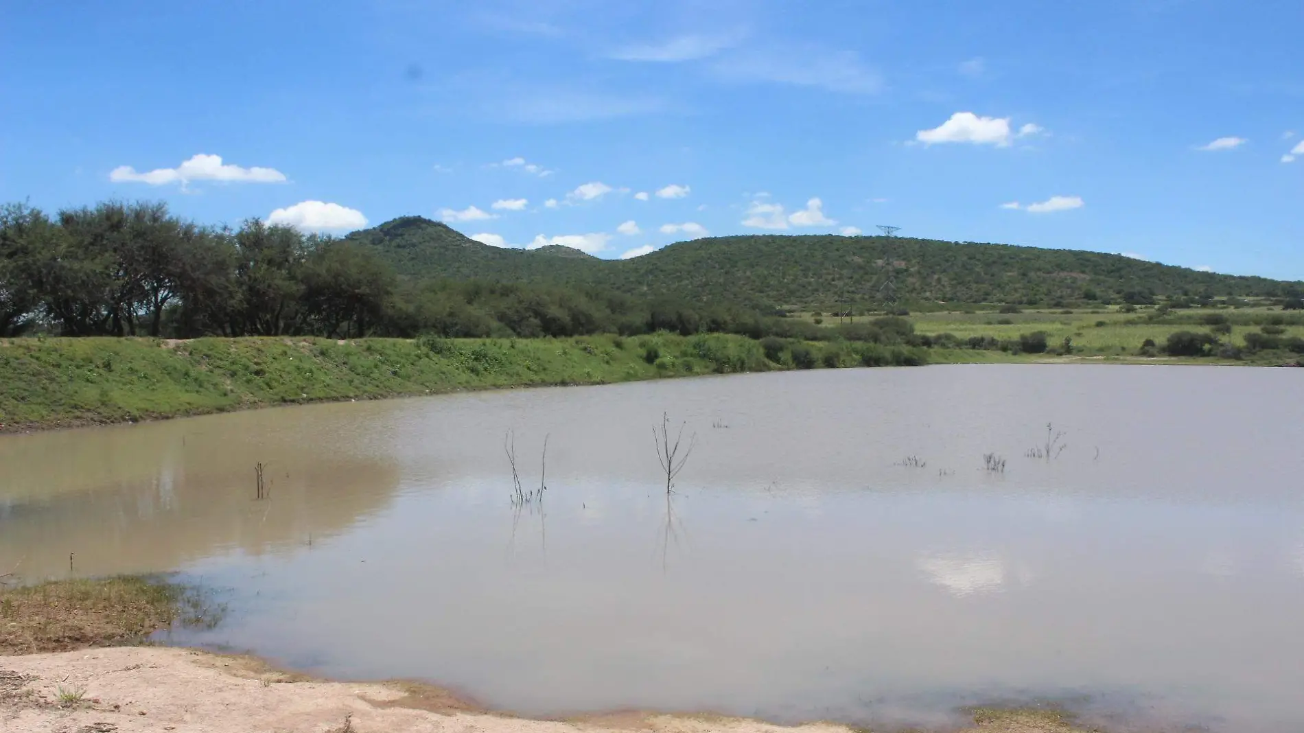 Cuerpos de agua se ven beneficiados con lluvias